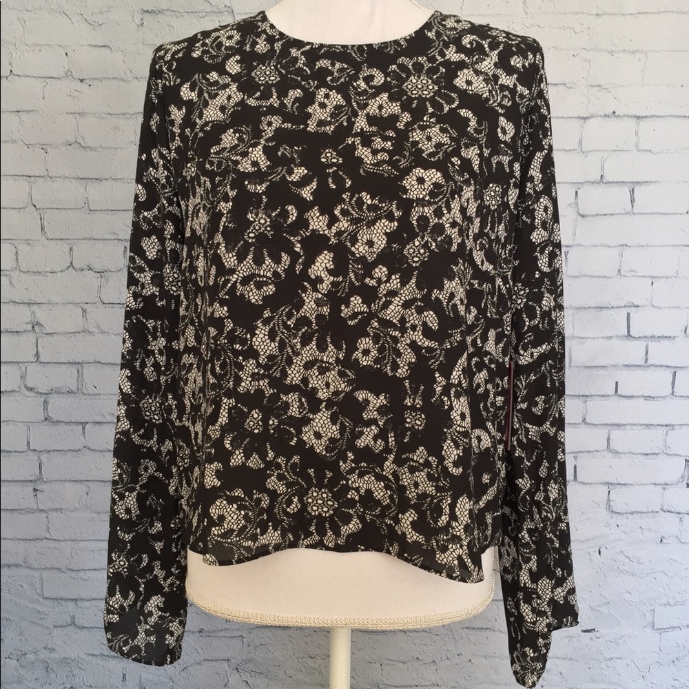 Vince Camuto Printed Bell Sleeve Blouse Size Small